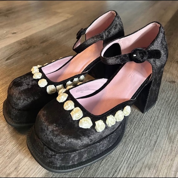 Dolls Kill Black Velvet Heels - Picture 1 of 2